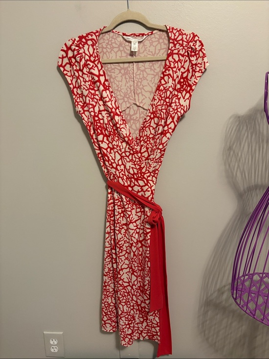 Diane Von Furstenberg Dresses & Skirts - Diane Von Furstenberg Red and White Printed Silk Wrap Dress